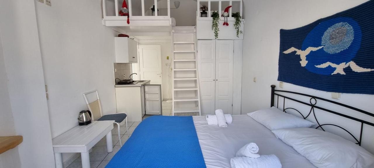 Three Harites Aparthotel Perissa  Exterior foto