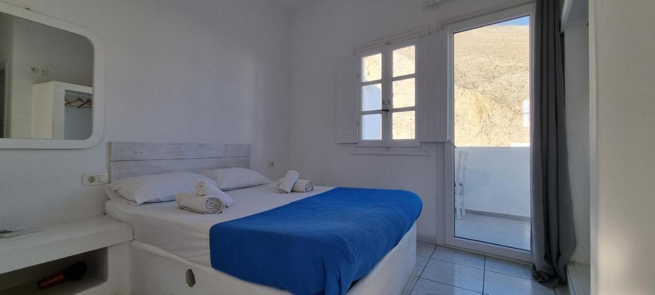 Three Harites Aparthotel Perissa  Exterior foto