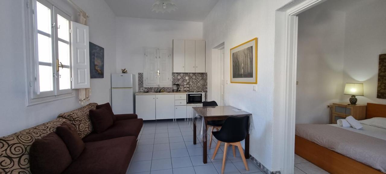 Three Harites Aparthotel Perissa  Exterior foto