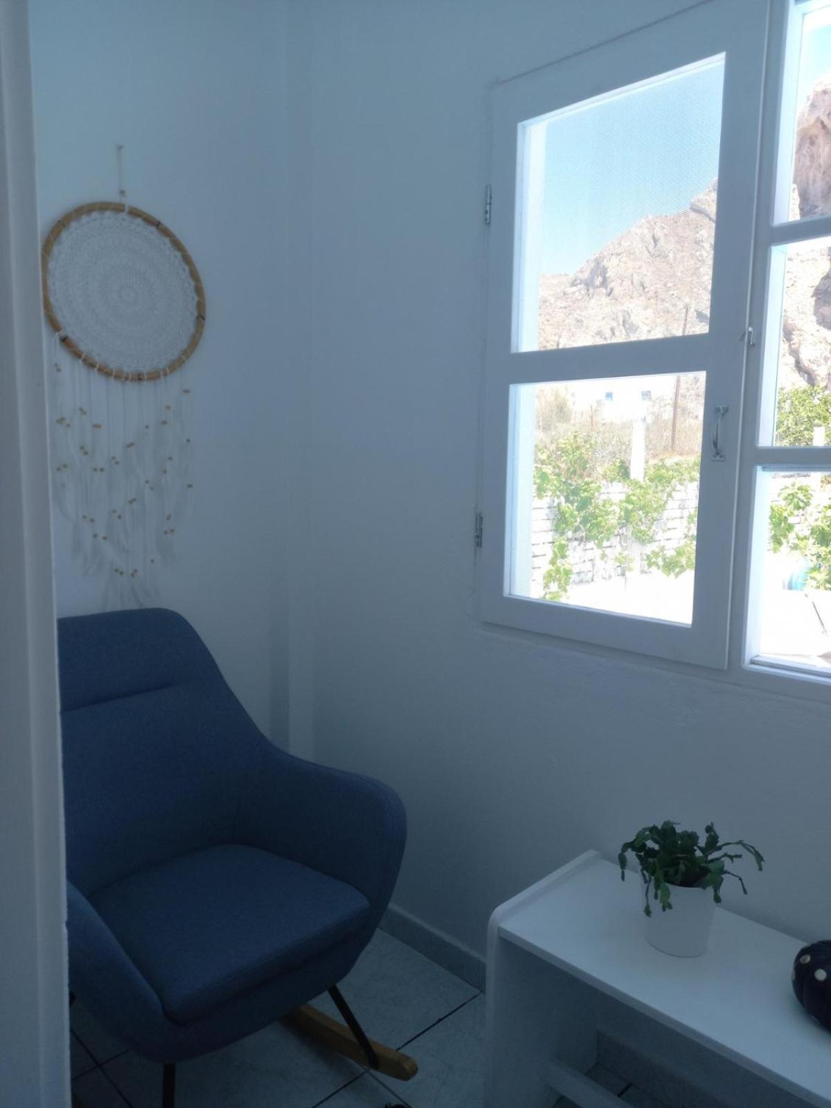 Three Harites Aparthotel Perissa  Quarto foto