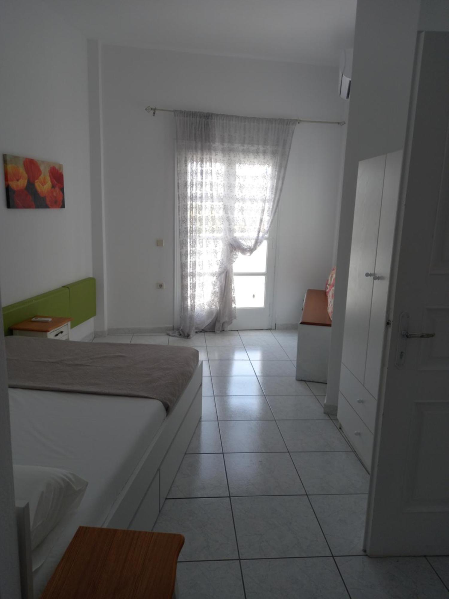 Three Harites Aparthotel Perissa  Quarto foto