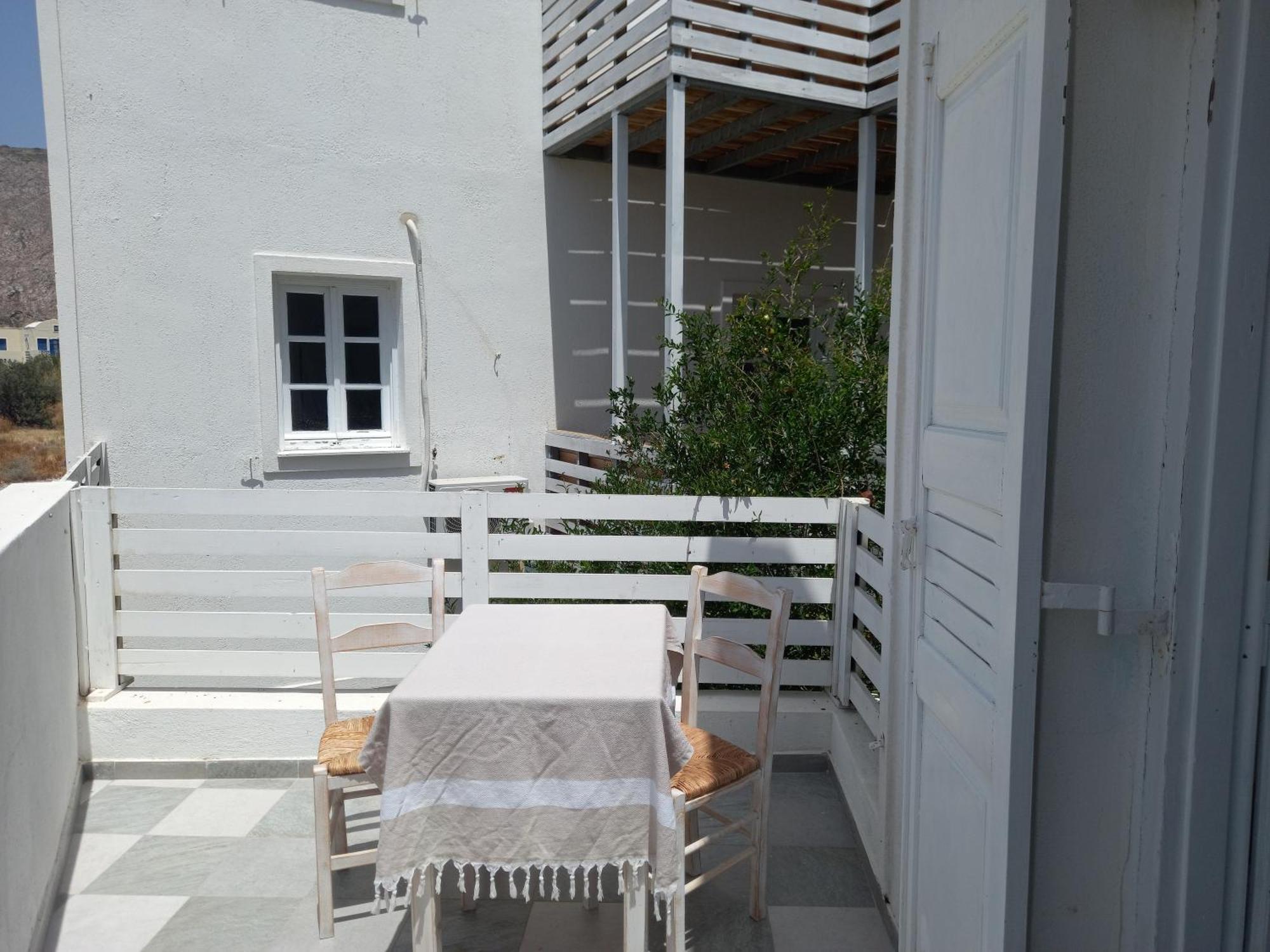 Three Harites Aparthotel Perissa  Quarto foto