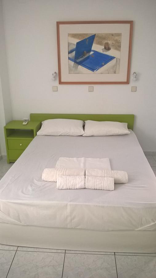 Three Harites Aparthotel Perissa  Exterior foto